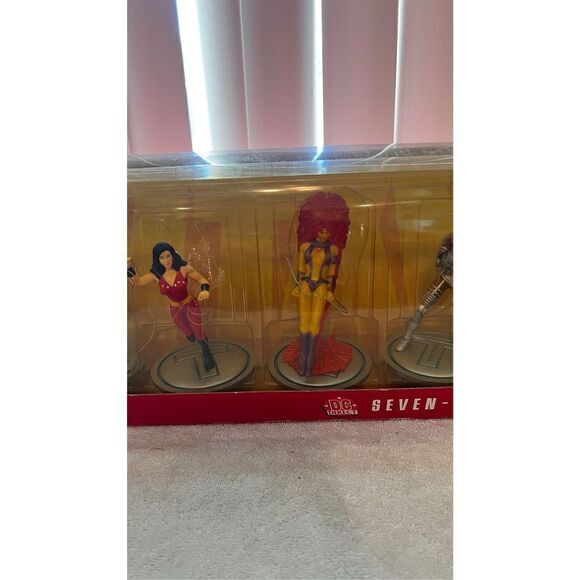 NEW DC Direct Seven - Piece PVC Set the New Teen TITANS - Picture 4 of 12